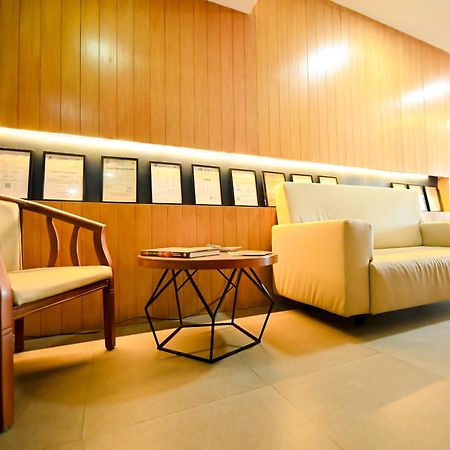 Blue Harbor Hotel Calapan Екстериор снимка