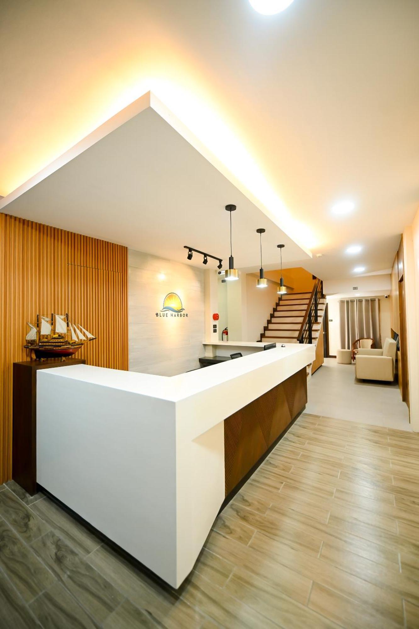 Blue Harbor Hotel Calapan Екстериор снимка