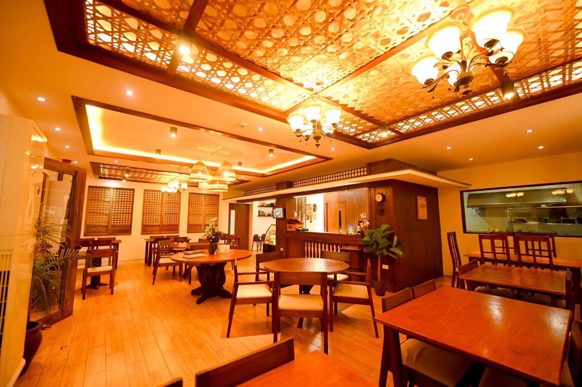 Blue Harbor Hotel Calapan Екстериор снимка