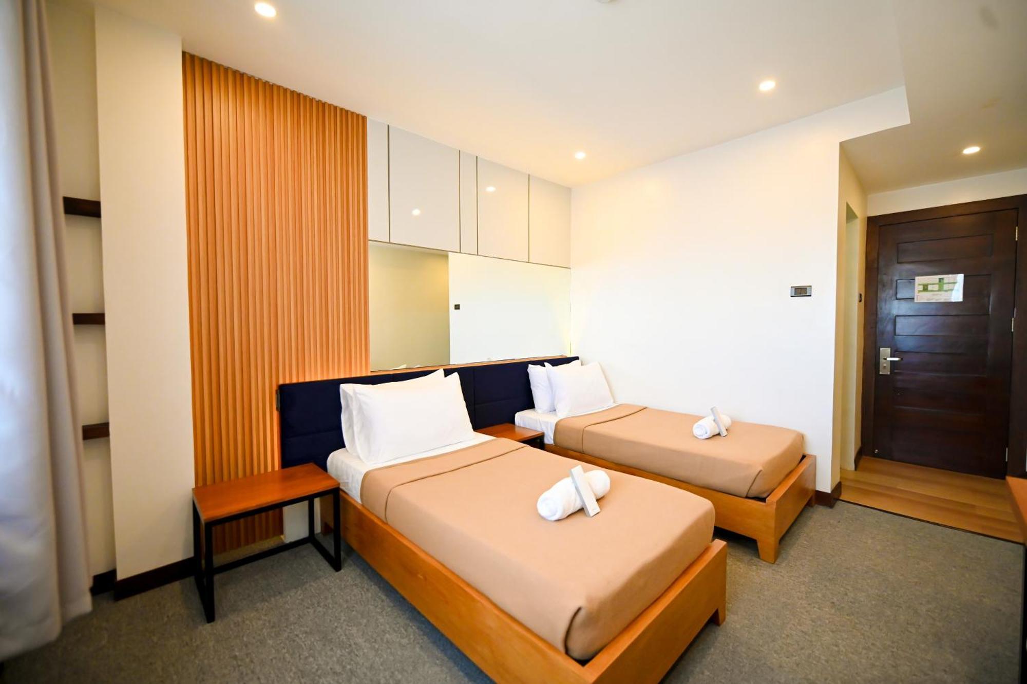 Blue Harbor Hotel Calapan Екстериор снимка
