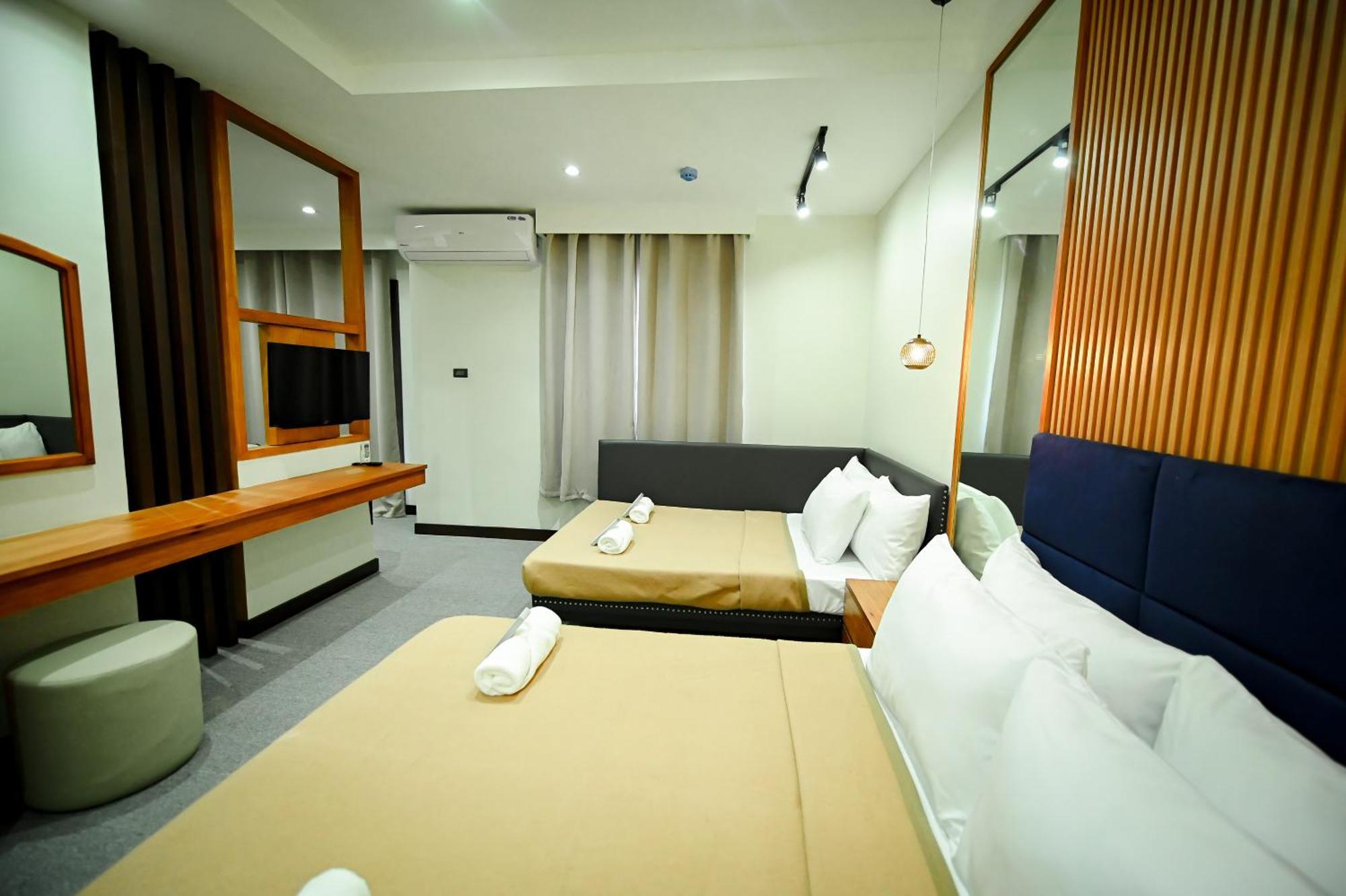 Blue Harbor Hotel Calapan Екстериор снимка